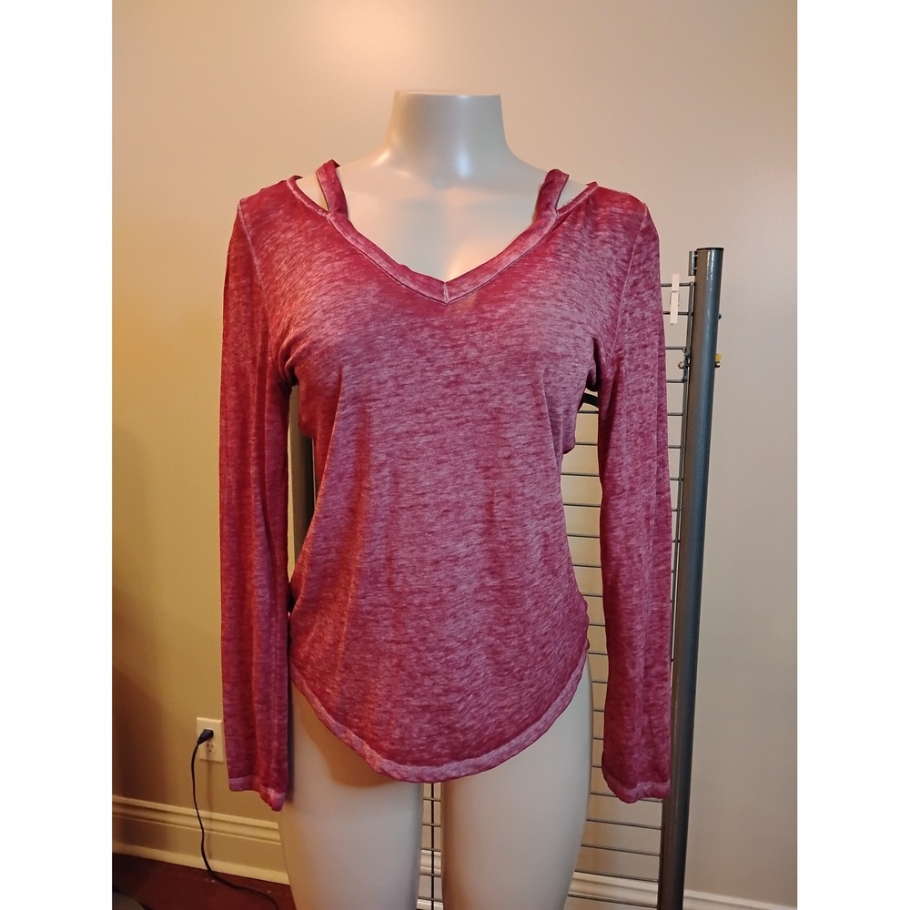 Derek Heart Burgundy Space Dye V-Neck Cutout Shoulder Long Sleeve Top Large